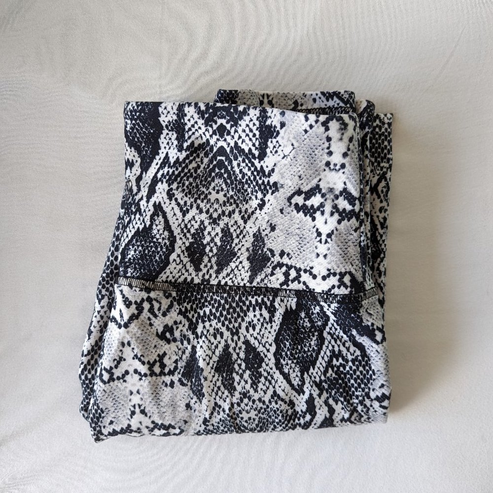 Snakeskin Print Leggings Size S